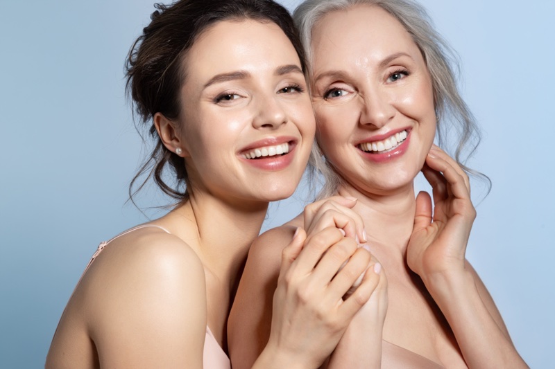 Two models with age difference but both amazing skin due to combination of azelaic acid & retinol