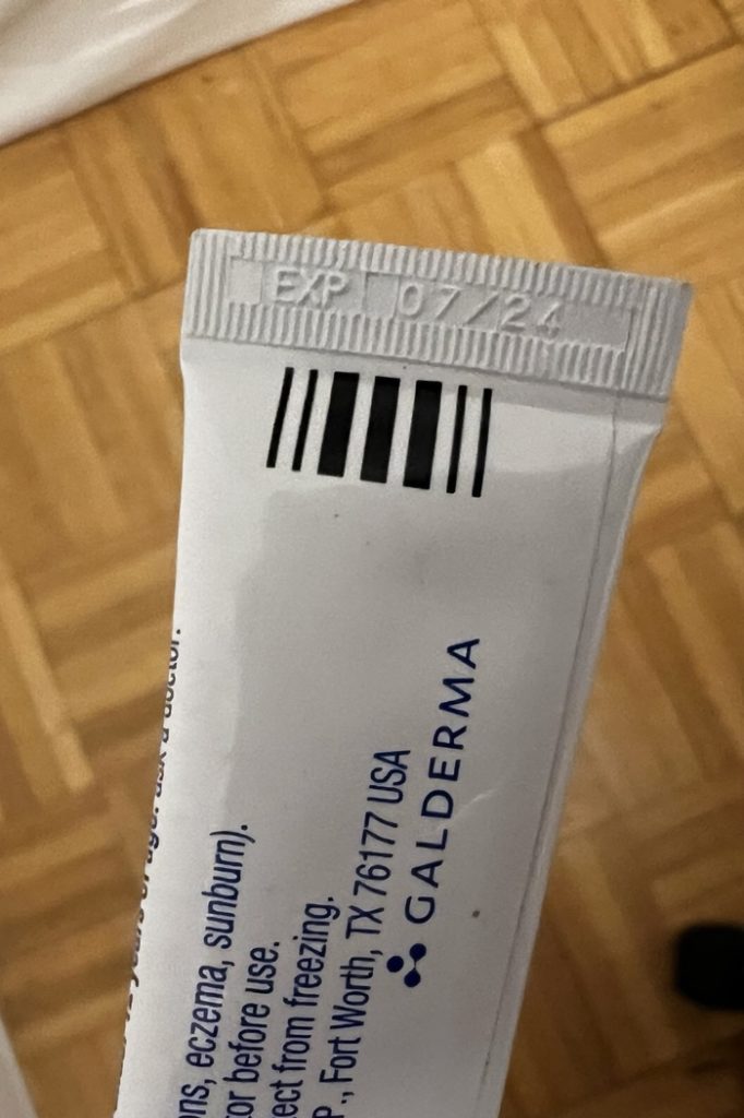 A picture showing expiration date on Tretinoin Tube